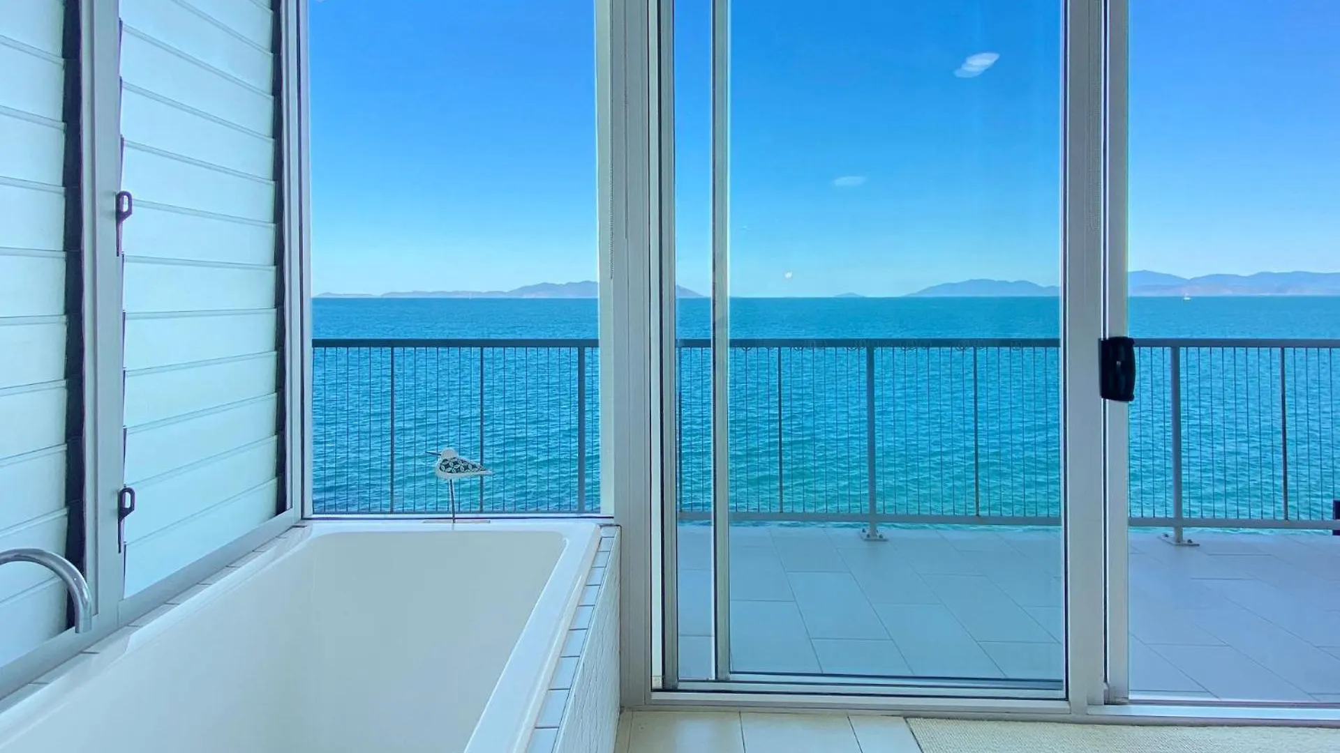 1 Bright Point Apartment 5101 Nelly Bay 0*,  Austrália